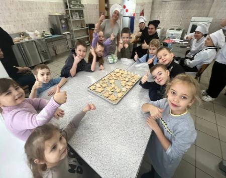 Старт в профессию»: воспитанники детсада № 33 освоили выпечку песочного печенья