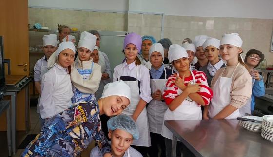 Мастер класс по приготовлению пиццы с пятиклассниками школы № 15